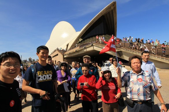 The federal government is hoping to restore the country’s tourism business by encouraging Chinese travellers to return to Australia.