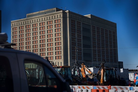 ブルックリンのメトロポリタン拘置所。