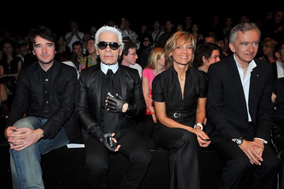  Antoine Arnault, designer Karl Lagerfeld, Helene and Bernard Arnault in 2009. 