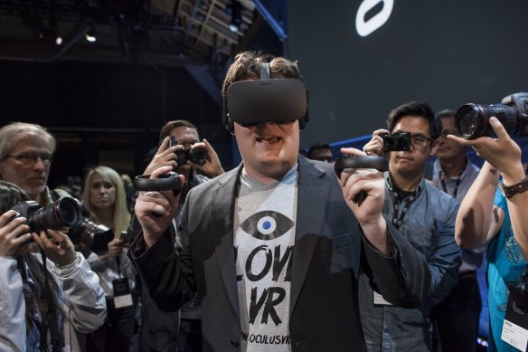 Palmer Luckey demonstrates an Oculus system at an event in 2015.