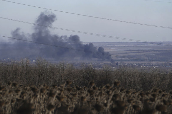 Soledar'da Ukrayna ve Rus kuvvetleri arasındaki çatışma sırasında dumanlar yükseldi.