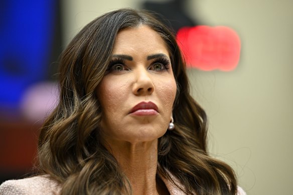 Il ministro per la Sicurezza nazionale Kristi Noem partirà alla fine del mese.