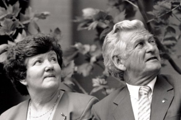 Bill Kelty says Joan Kirner, pictured here with Bob Hawke, built a broad political consensus during Victoria's last recession.