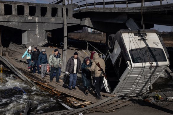 Residents fleeing Irpin on March 10th.