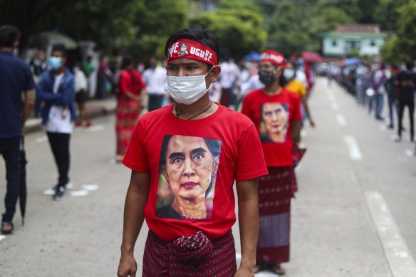A man on July 19 wears a T-shirt imprinted with an image of Myanmar's leader Aung San Suu Kyi to mark the 73rd anniversary of the 1947 assassination of the country's independence heroes, including General Aung San, Suu Kyi's late father. 