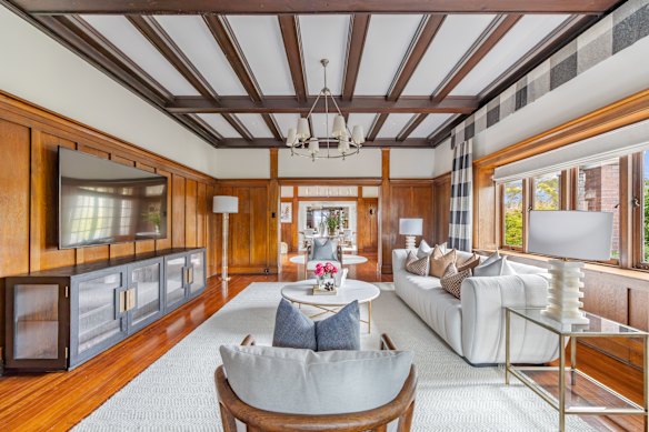 Hamish and Nell Hutton have sold their Wollstonecraft residence.
