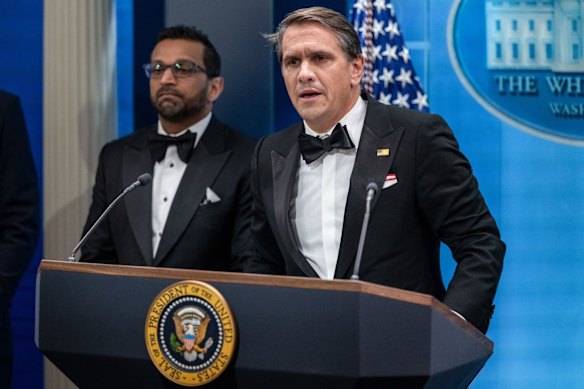 Jaksa Agung sementara AS Todd Blanche memberi pengarahan kepada media pada hari Minggu AEST.