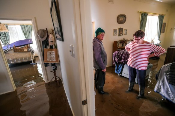 Brian and Glenys Mulcahy prepare their Rochester home of the past 54 years for the rising flood water.