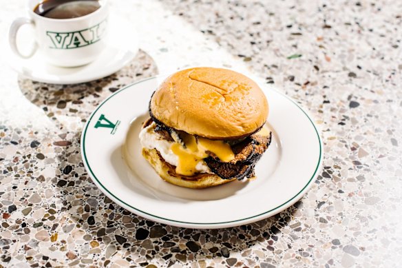 Roast beef sandwich with liquid cheese and horseradish cream.