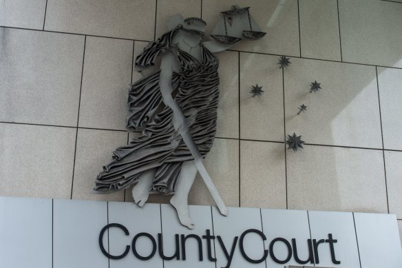 c-u-in-15-lawyer-accused-of-pressuring-witness-and-threatening-mother
