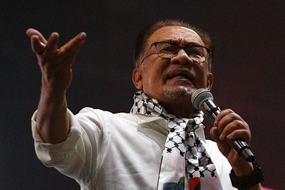 Anwar Ibrahim addresses a pro-Palestinian gathering in Kuala Lumpur in 2023.