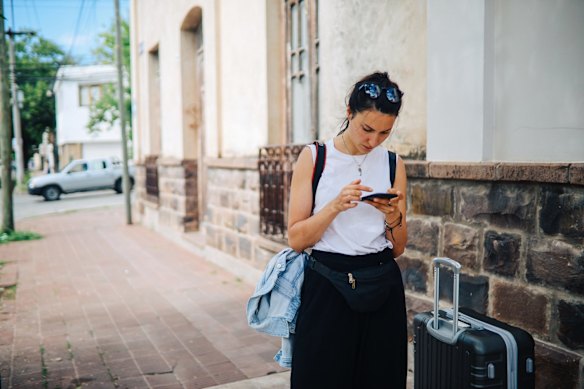 Antigamente, encontrar o endereço de um hotel poderia levar à interação com os habitantes locais, em vez de um smartphone.