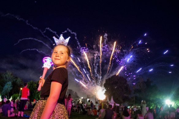 Melbourne’s NYE fireworks as seen from Alexandra Gardens. 
