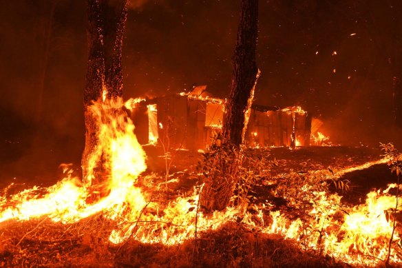 A building burns on Greys  Road, Failford on the Mid North Coast. 