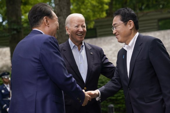 Biden, centre, greets Fumio Kishida, Japan’s prime minister, right, and Yoon Suk Yeol, South Korea’s president, left, during a trilateral summit at Camp David.