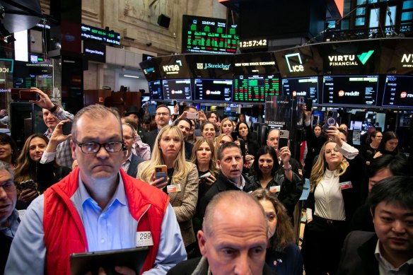 Wall Street rose after Jerome Powell’s remarks before falling into the close.