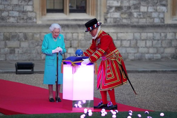 The Queen was able to start the lighting of the principal beacon from the quadrangle at Windsor Castle. 