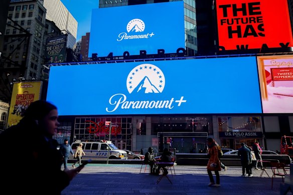 A controladora da CBS, Paramount Skydance, está fazendo uma licitação contra a Netflix para adquirir a Warner Bros Discovery.