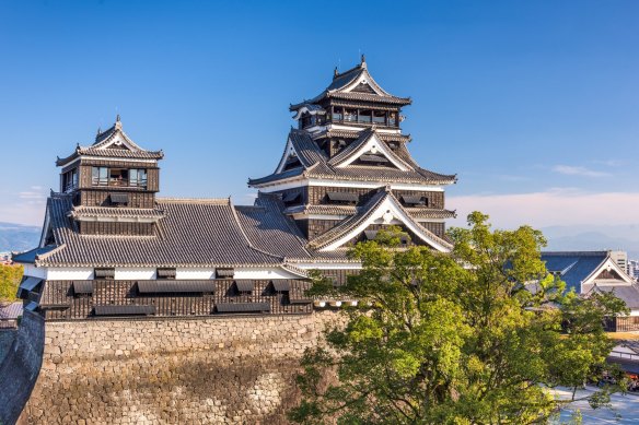 Kunamoto Castle hosts a 17-day Autumn Festival.