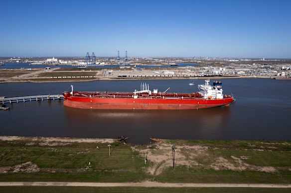 A Venezuela deve dinheiro a todos, mas Trump deixou claro que nenhum desses credores colocará as mãos nos petrodólares que saem do país. 