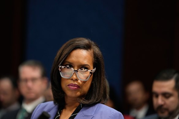 A prefeita de DC, Muriel Bowser, diz que quando ela iniciou o programa, os críticos disseram que suas conversões de escritório em residencial eram impossíveis.