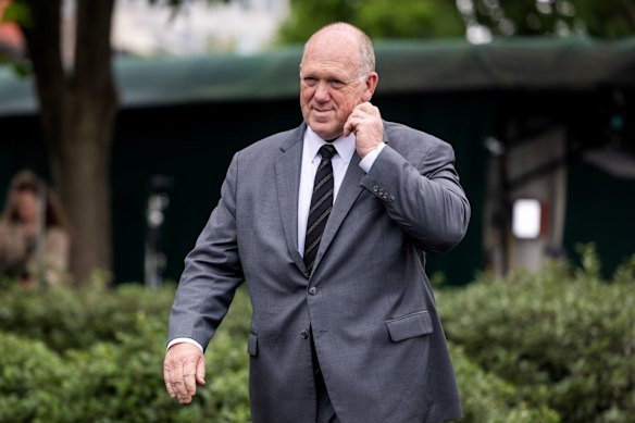 Donald Trump disse que enviaria seu czar da fronteira, Tom Homan, para Minnesota hoje, em meio a distúrbios contínuos.