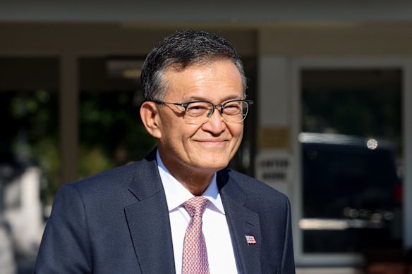 CEO Intel Lip-Bu Tan meninggalkan Gedung Putih setelah bertemu Presiden AS Donald Trump pada 11 Agustus.