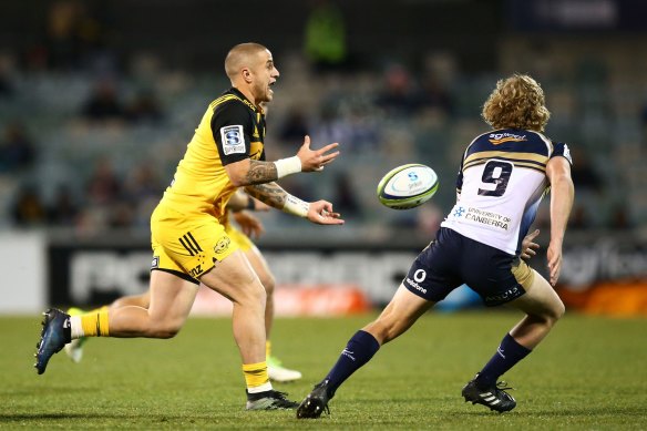TJ Perenara playing for the Hurricanes against the Brumbies in the 2017 Super Rugby finals.