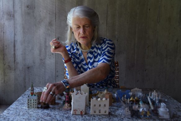 An architect who has also been involved with the arts all her life, Penelope Seidler has funded a new visual literacy initiative at Sydney University. 