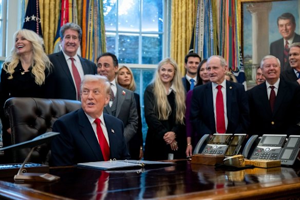 O presidente dos EUA, Donald Trump, diz que apoiará o projeto de lei para acabar com a paralisação quando chegar à sua mesa.