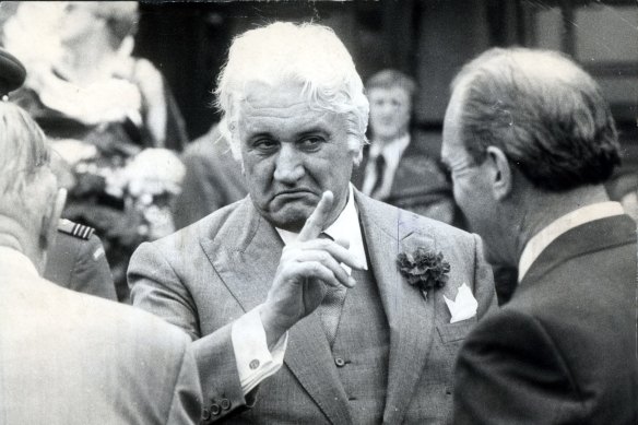 Sir John Kerr in 1977.