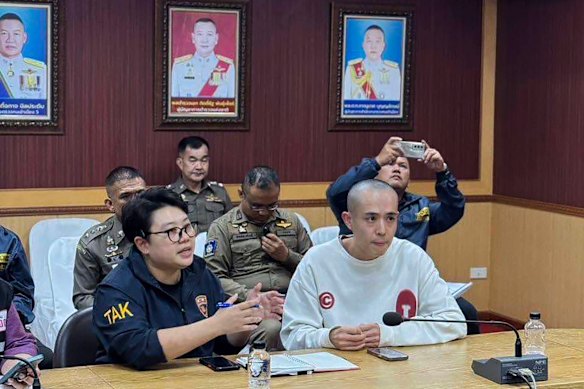 Chinese actor Wang Xing, right, talks with Thai police officers in Mae Sot in January.