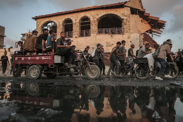 Palestinians gathered from a distribution point of the North Gaza. Humanitary groups availed of a purposely food crisis.