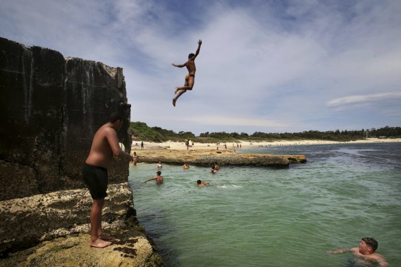 Crowds escape the heat, swimming at Yarra Bay.