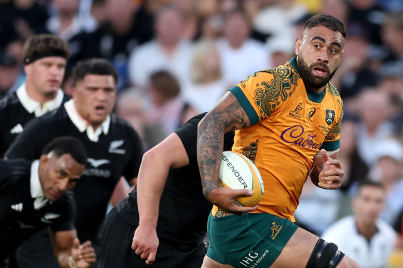 Lukhan Salakaia-Loto has returned from the Rebels to the Queensland Reds.