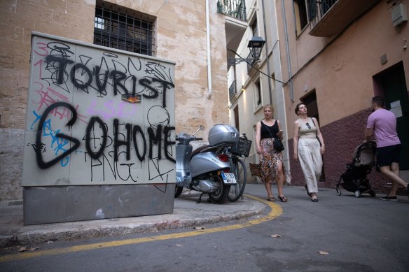 Anti-tourist graffiti in Mallorca.