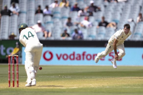 Jimmy Anderson does batle with Marcus Harris.
