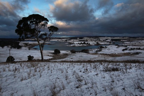 Snow in the Central Tablelands around Oberon and Black Springs in a file picture.