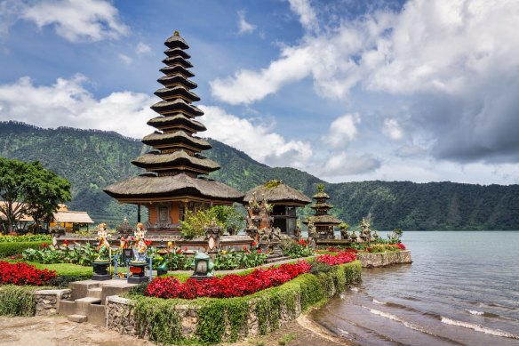 The Floating Temple… Ulun Danu Temple sits on the edge of Lake Beratan.