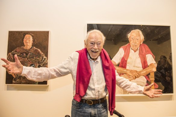 Winner of the 2021 Archibald award artist Peter Wegner with his portrait of Guy Warren.