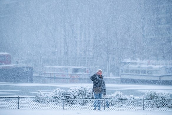 Un’ondata di aria artica sta diffondendo un clima gelido su gran parte dell’Europa.