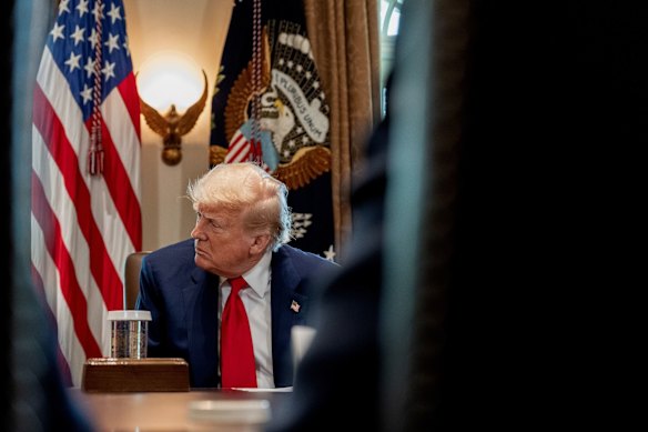 “Nothing to do with tariffs”: Donald Trump blames his predecessor Joe Biden for the economic setback.