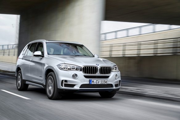 EISS paid for its former chief executive’s BMW X5, adding to the list of expenses that will be questioned by the economics committee next week. 