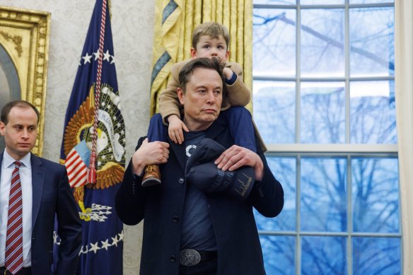 The world’s richest man, Elon Musk, with his son X Æ A-Xii in the Oval Office.
