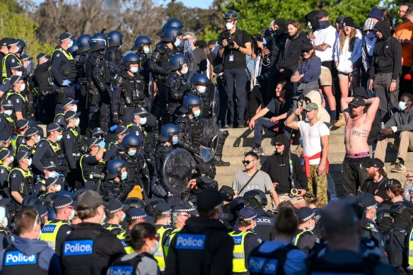 Police move in on protesters at the Shrine of Remembrance in Melbourne.