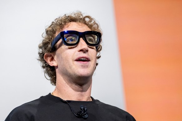 Mark Zuckerberg shows off the prototype.