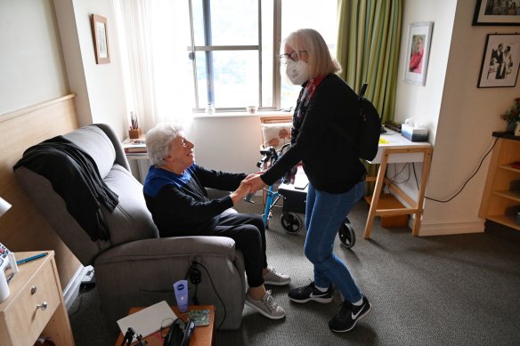 Judy Christian and her mother Barbara Olliff who hadn’t seen each other since June
Castle Hill Anglicare
Photo Nick Moir 11 oct 2021