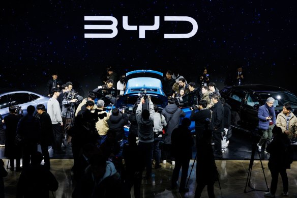 BYD will build more than 4000 charging stations designed to accommodate the new technology.
