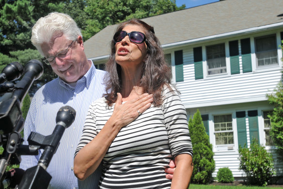 Foley’s parents, John and Diane,
face the press at their home in Rochester, New Hampshire, after being informed of their son’s death. 
