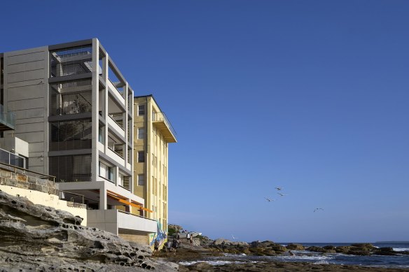 Deepwater House at Ben Buckler was designed by Nick Tobias and built by Bellevarde Constructions.